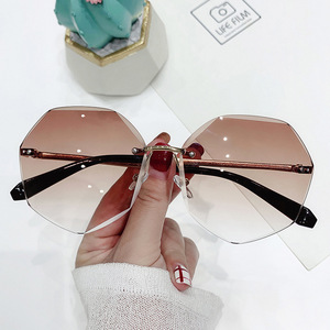 <span class=keywords><strong>Occhiali</strong></span> da <span class=keywords><strong>sole</strong></span> da donna 2025 firmati da donna di lusso alla moda <span class=keywords><strong>occhiali</strong></span> da <span class=keywords><strong>sole</strong></span> senza montatura 2025 <span class=keywords><strong>occhiali</strong></span> da <span class=keywords><strong>sole</strong></span> - Product Image 1