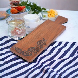 Nouveau design Planche à découper en bois d'acacia Planche à pizza élégante et simple pour la cuisine avec gravure au laser Planche à découper - Product Image 5