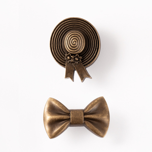 Manija cepillada de latón antiguo macizo, diseño creativo, tiradores de muebles de corbata/medalla para dormitorio, Villa, tocador para habitación de niños - Product Image 1