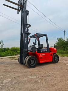 Montacargas Diésel HELI H2000 CPCD70 Usado, Rojo, de 7 Toneladas, con Elevación de 6 Metros y Llantas Sólidas para Fábricas, Logística y Comercio Minorista - Product Image 5