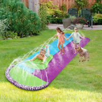 Toboggan aquatique double piste en PVC avec arroseur de jardin, jouet aquatique pour enfants et adultes, pour faire sauter dans l'eau dans le jardin fleuri