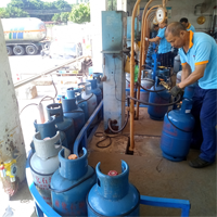 Línea de Llenado de Gas Multifuncional para GLP, GNC, GNL y Oxígeno con Transportador de Cadena y Sistema de Pesaje