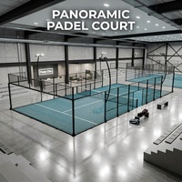 Système de terrain de padel modulaire avec panneaux en verre, structure métallique et gazon artificiel pour installation multi-site