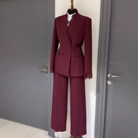Ensemble deux pièces pour femme : Blazer croisé à revers crantés et poignets à dentelle, pantalon large assorti – Élégant pour le bureau et les trajets quotidiens