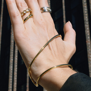 Eesi Phụ Nữ Đồ Trang Sức Độc Đáo Không Thường Xuyên Thiết Kế Thời Trang <span class=keywords><strong>Bangle</strong></span> Không Thấm Nước Thép Không Gỉ 18K PVD Mạ Vàng Hollow Cuff Bangles - Product Image 5