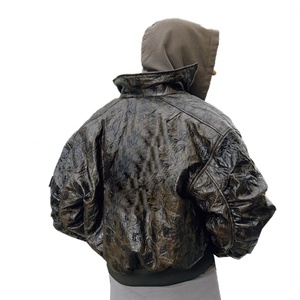 Chaqueta Bomber Negra de Cuero Plisado Vintage con Cierre de Cremallera para Hombre, Silueta Casual, Venta al por Mayor para la Temporada de Primavera - Product Image 4