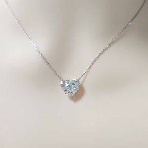 Collana di Lusso con Ciondolo in Oro Massiccio 18K e Moissanite Taglio a Cuore Grado <span class=keywords><strong>D</strong></span> - Product Image 1