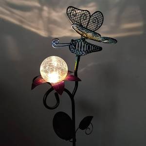 Lámpara Solar de Jardín con Forma de Mariposa, Decorativa, Resistente al Agua, con Estaca, para Exteriores - Product Image 1
