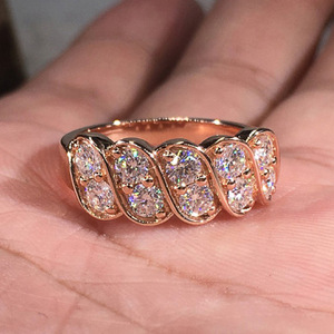 Anello Decorativo Largo con Zirconi in Stile Hip Hop Europeo-Americano, Ornamento Elegante e Brillante per l'Uso Quotidiano - Product Image 4