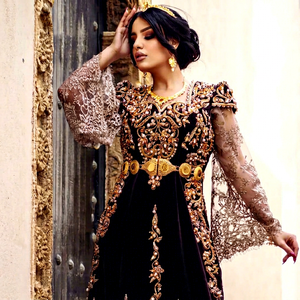 Robe de mariée traditionnelle Fergani noire brodée d'or pour femme, longueur ras du sol, en crêpe banane, coupe classique - Product Image 1