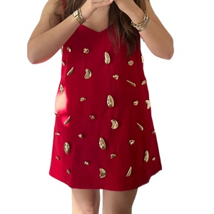 ชุดเดรสลำลองสำหรับงานปาร์ตี้ คอวี สายเดี่ยวสีแดง แต่งลายทองเมทัลลิก ดีไซน์หรูหรา คุณภาพสูง สำหรับฤดูใบไม้ผลิและฤดูร้อน - Product Image 3