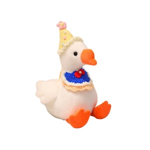 HECION Lindo Peluche de Ganso, Adorable Ganso Pequeño con Bufanda Triangular Tejida, Muñeco de Peluche de Ganso Elegante para Caballero y Dama - Product Image 5