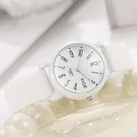 Montres à quartz unisexes pour étudiants, nouvelle mode, bracelet en silicone de couleur bonbon de 37 mm, logo personnalisé, étanches