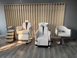 Sedia da Barbiere di Alta Qualità in Pelle Bianca Regolabile per Salone di Bellezza - Product Image 6