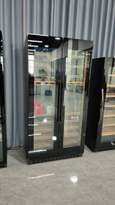 Réfrigérateur à vin avec logo personnalisé, étagères en bois, 2 portes vitrées, cave à vin domestique - Product Image 6