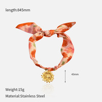 Collier en acier inoxydable plaqué or 18 carats Collier en acier inoxydable à pendentifs multiples élégant foulard en soie style océan pour femmes