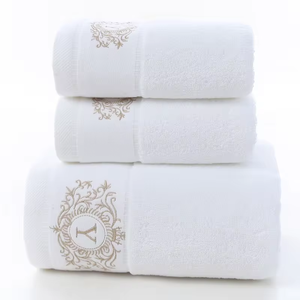 Set di 3 <span class=keywords><strong>Asciugamani</strong></span> in <span class=keywords><strong>Puro</strong></span> <span class=keywords><strong>Cotone</strong></span> 100% dalla Fabbrica Cinese all'Ingrosso - Set da Bagno, Viso e Mani 35*75 cm e 70*140 cm con Logo e Confezione Personalizzati - Product Image 1