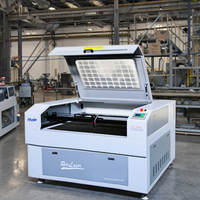 Machine de gravure et de découpe au laser CO2 Ruijie à prix compétitif, découpeuse laser 80W, 1300*900mm avec table en nid d'abeille
