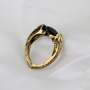 Bague de fiançailles vintage en cristal taille ovale, Horcrux de Lord Voldemort, Pierre de la Résurrection, Gantelet de Marvolo, Reliques de la Mort - Product Image 4