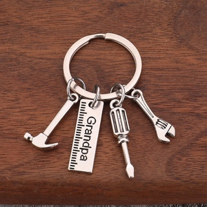 Porte-clés créatifs à lettres 'Fashion Dad' avec marteau, tournevis et clé à molette, pendentif décoratif pour sac à main avec pompon, cadeaux pour la Fête <span class=keywords><strong>des</strong></span> Pères - Product Image 6