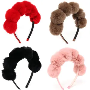 Bando Pompom Bulu Musim Dingin Fashion Menakjubkan dengan Genggaman Gigi Aksesori Rambut Anak Perempuan Bando OEM Kustom Anak-anak