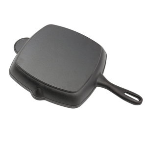 Plancha cuadrada de hierro fundido precurada con estrías verticales y asa auxiliar, ideal para asar y cocinar en parrilla - Product Image 6