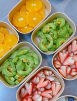 Groothandel wegwerp vierkante en ronde modieuze kraftpapieren fruitkommen, groentesaladeschalen, voor thuisgebruik, niet-wasbaar.