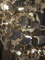 Lustre en feuille de ginkgo en cuivre massif personnalisé QMX pour bâtiment duplex, villa de luxe, hall d'hôtel, escalier, luminaire suspendu artistique