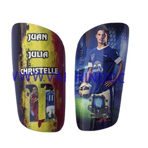 Personnaliser le protège-tibia de football de haute qualité avec des matériaux en fibre de carbone et en polyester - Product Image 1
