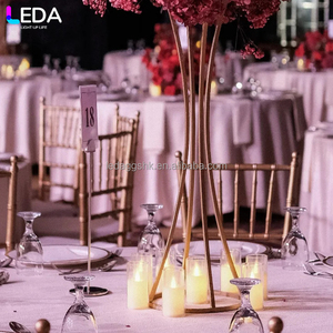 Centro de Mesa LEDA de Lujo para Bodas, Soporte Alto de Metal Dorado para Decoración de Mesa - Product Image 4