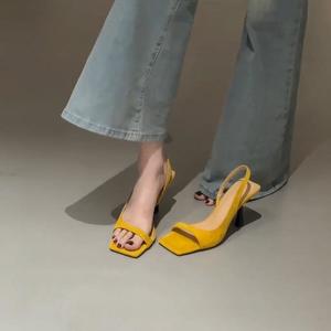 Sandalias de tacón alto para mujer, estilo francés, con punta cuadrada, una sola tira, punta abierta, tacón delgado negro, sin espalda, para vestidos de verano - Product Image 1