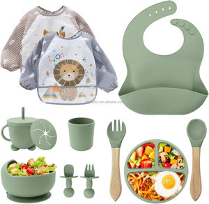 Juego <span class=keywords><strong>de</strong></span> alimentación <span class=keywords><strong>de</strong></span> silicona <span class=keywords><strong>para</strong></span> bebés <span class=keywords><strong>de</strong></span> 12 piezas - 2 baberos, babero con boquilla, vaso antiderrame, recipiente <span class=keywords><strong>para</strong></span> snacks, tazón con ventosa, plato dividido y juego <span class=keywords><strong>de</strong></span> utensilios dobles - Product Image 1