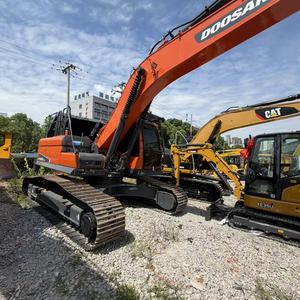 Excavatrice sur chenilles d'<span class=keywords><strong>occasion</strong></span> modèle 2022, excellente Doosan DX300, avec <span class=keywords><strong>godet</strong></span> de 1,60 m, puissance de 159 kW, pompe hydraulique - Product Image 4