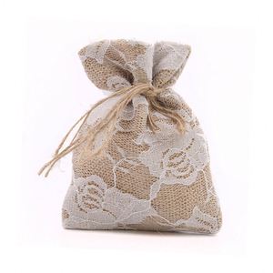 Pochette de poche personnalisée en dentelle et en toile de jute - Product Image 1