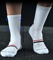 Nouvelles Chaussettes de Football Athlétiques Antidérapantes 2026 de Qualité Supérieure avec Logo Personnalisé en Spandex/Nylon/Coton, Écologiques et à Séchage Rapide