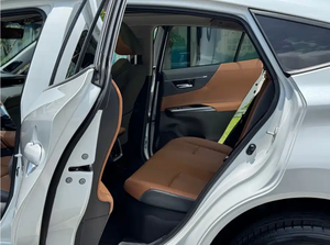 Oferta Especial: <span class=keywords><strong>Toyota</strong></span> <span class=keywords><strong>Venza</strong></span> <span class=keywords><strong>2022</strong></span> 2.5L Híbrido E-FOUR AWD Edición Ultimate, Matriculado Mayo <span class=keywords><strong>2022</strong></span>, 30,000 KM, SUV de Lujo de 5 Puertas y 5 Asientos - Product Image 5