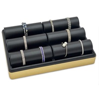 Présentoir à bijoux élégant en cuir beige à trois niveaux pour montres et bracelets, idéal pour le dropshipping