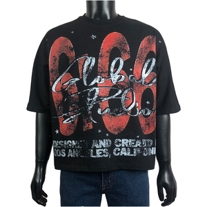 T-shirt noir à manches courtes pour homme Global Studio, imprimé lettres rouges, col rond, coupe décontractée, en jersey de coton - Product Image 1