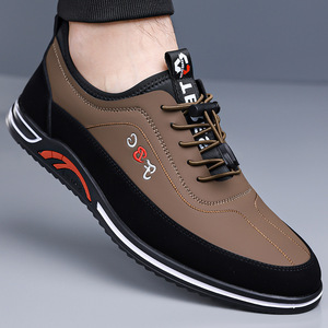 Chaussures de marche décontractées pour hommes, tige synthétique, doublure en mesh respirant, semelle extérieure en caoutchouc, couleur unie, logo brodé - Product Image 1