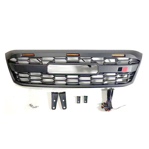 Parrilla para Toyota Hilux, Color Negro Mate, 04-11, Modificación Todoterreno con Herrajes de Montaje - Product Image 1
