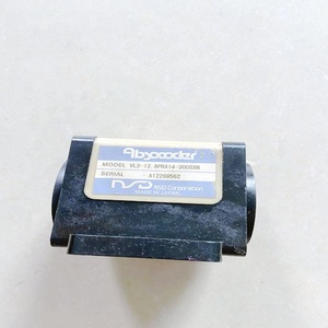 Transductor VLS-12.8PRA14-400SXN para máquina de moldeo por inyección - Product Image 2