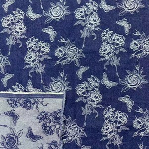 Горячая новинка 2026: Жаккардовая джинсовая ткань с цветочным узором и бабочками для женской верхней одежды, платьев и брюк - Product Image 3