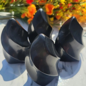 Obsidiana Negra Pulida con Llama, Cristal Natural de Energía Curativa para Decoración del Hogar, Venta al por Mayor - Product Image 2