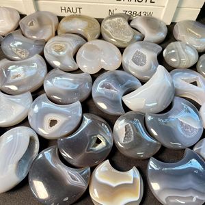 Vente en gros d'agates grises naturelles, sculptures de cristaux en forme de lune, cristaux de lune sculptés, pierres naturelles pour la décoration - Product Image 2
