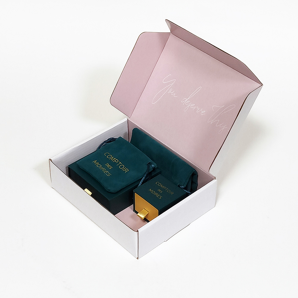 Оптовая доставка Шкатулка для ювелирных изделий с логотипом на заказ с бархатным мешочком