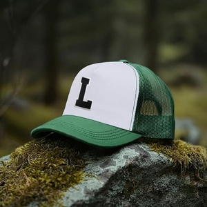 Casquette de camionneur bicolore unisexe avec logo de broderie personnalisé du fabricant structuré à 5 panneaux avec dos en maille respirante et bord incurvé pour le sport - Product Image 1