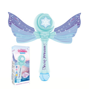 Varita <span class=keywords><strong>de</strong></span> burbujas personalizada <span class=keywords><strong>de</strong></span> Princesa <span class=keywords><strong>de</strong></span> las Nieves <span class=keywords><strong>de</strong></span> 10 orificios con luces y música, varita mágica <span class=keywords><strong>de</strong></span> molino <span class=keywords><strong>de</strong></span> viento <span class=keywords><strong>de</strong></span> múltiples velocidades, venta al por mayor a granel - Product Image 1