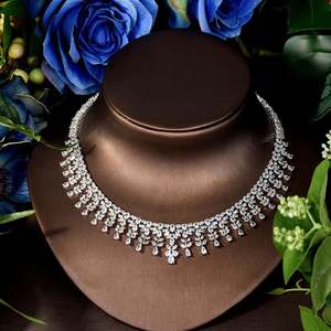 Ensemble de bijoux de mariage de mariée de luxe zircon cubique blanc 4 pièces collier boucle d'oreille pour les femmes accessoires de soirée S-332 - Product Image 4