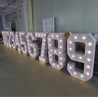 Vente en gros de chiffres géants en PVC de 4 pieds avec LED et télécommande, couleur personnalisable, décoration moderne pour anniversaire, mariage, fête, bar, parc