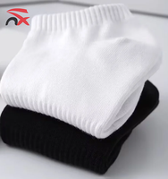 Chaussettes de sport respirantes et absorbantes de style minimaliste 2026, personnalisées, directement de l'usine, pour activités de plein air